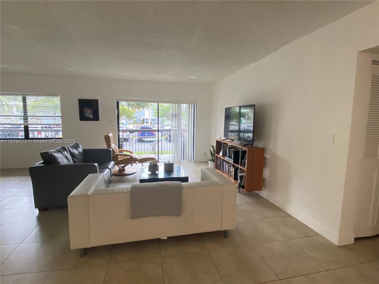 1301 NE 7th St, Unit 101, Hallandale Beach, FL 33009 Photo