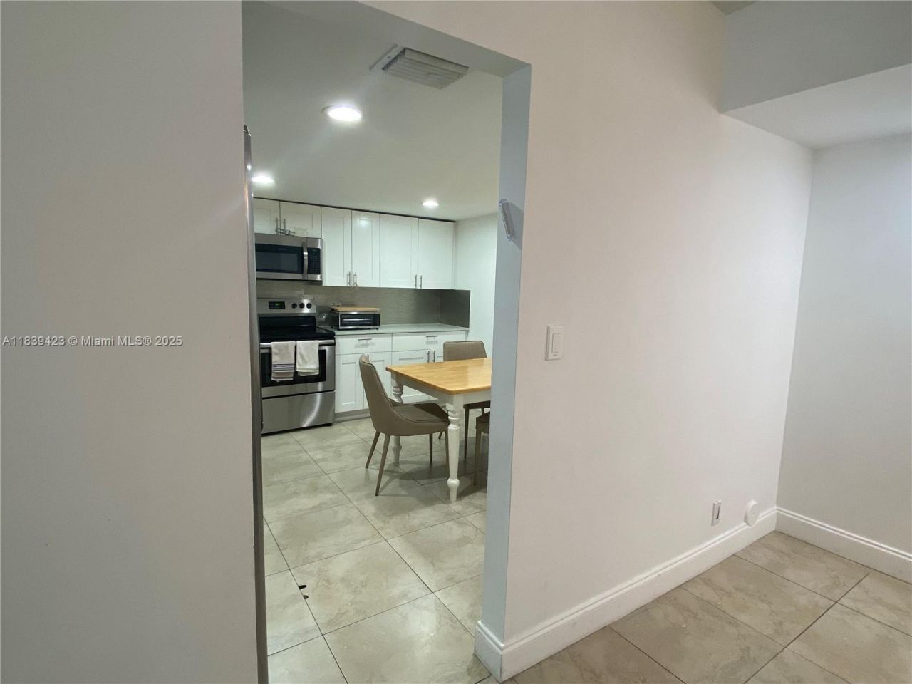 1301 NE 7th St, Unit 101, Hallandale Beach, FL 33009 Photo