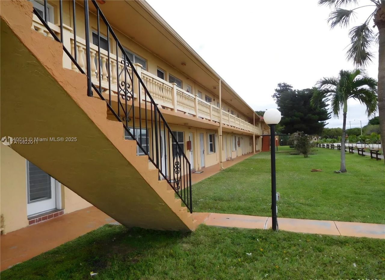 135 NE 202nd Ter, Unit N25, Miami Gardens, FL 33179 Photo