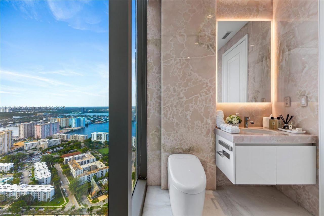 17901 Collins Ave, Unit TS4205, Sunny Isles Beach, FL 33160 Photo