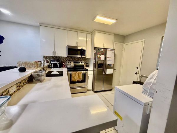 1400 NE 191st St, Unit 323, Miami, FL 33179