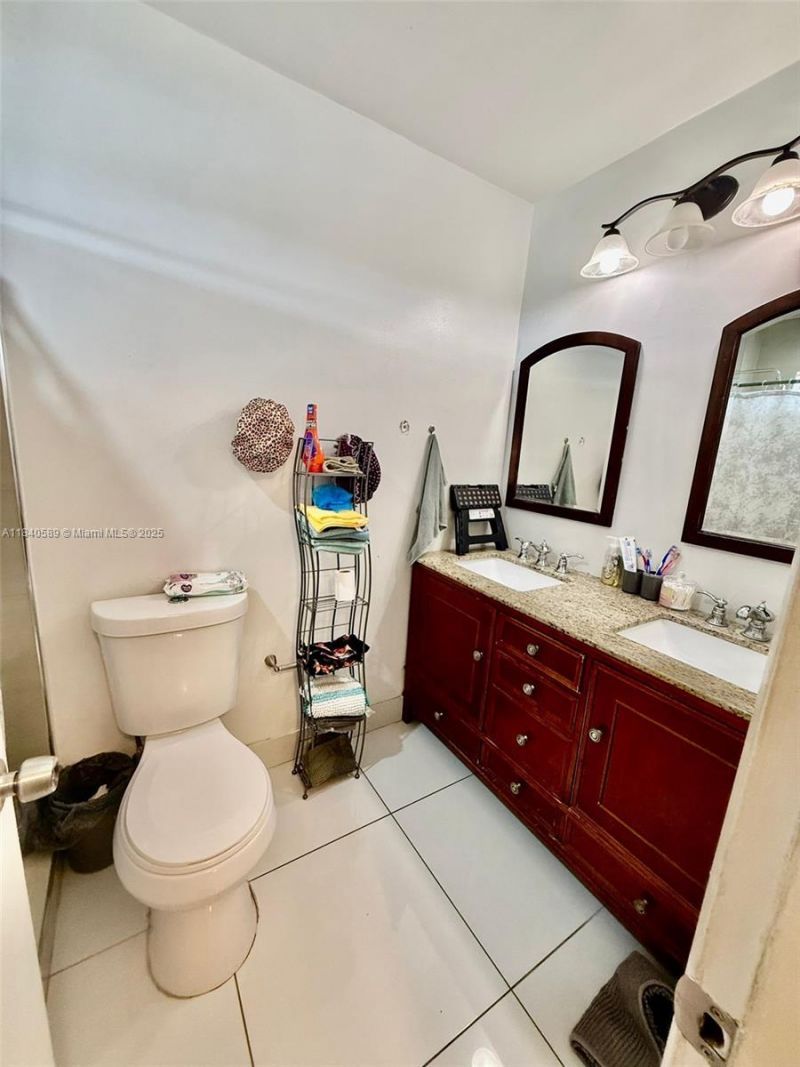 1400 NE 191st St, Unit 323, Miami, FL 33179 Photo