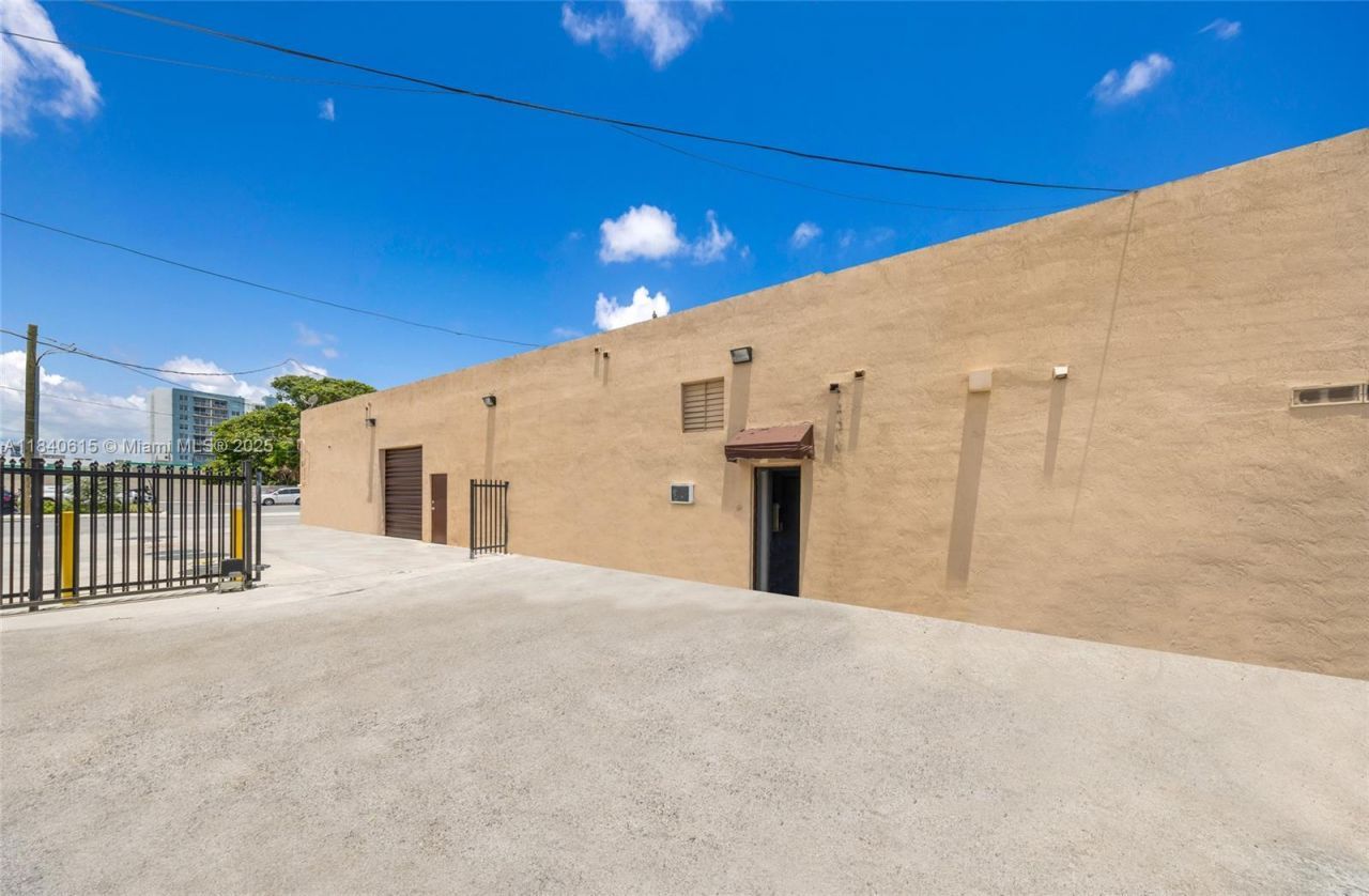 999 W Flagler St, Miami, FL 33130 Photo