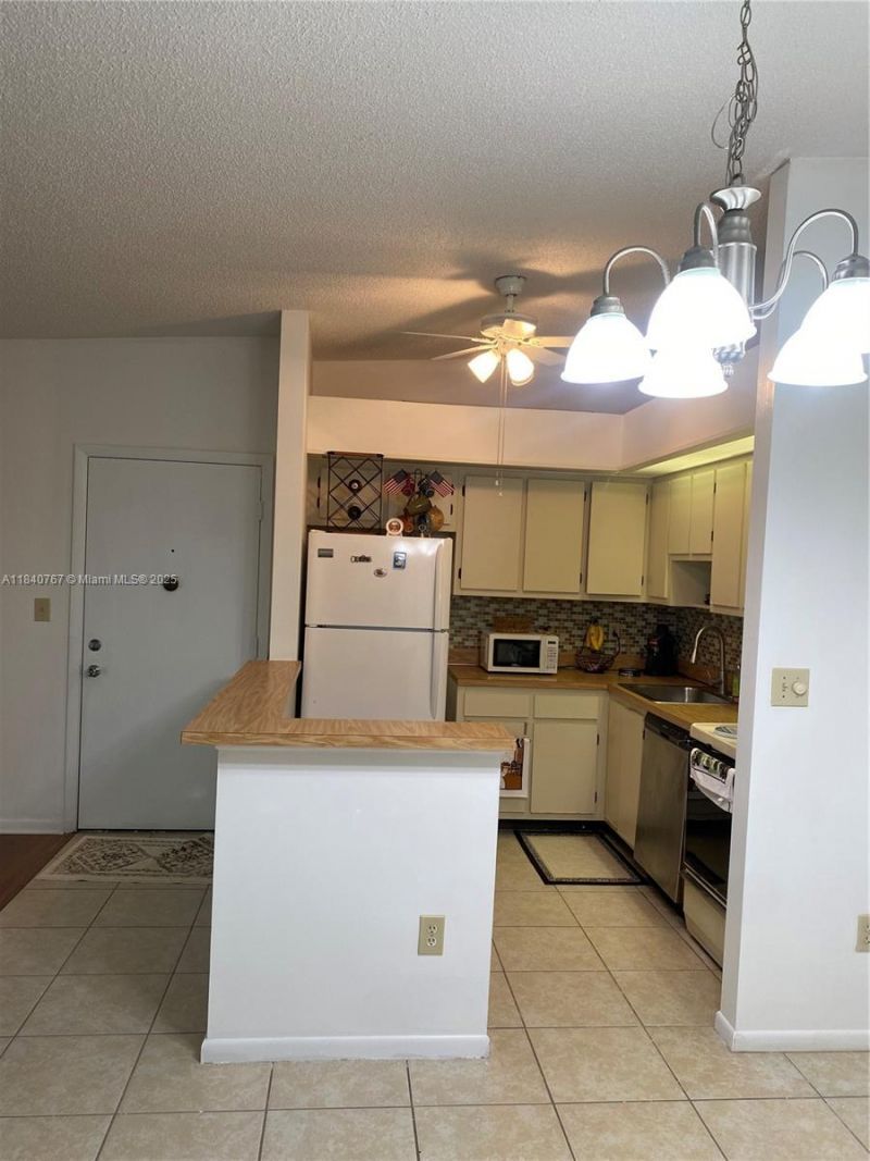 10407 E Clairmont Cir, Unit 210, Tamarac, FL 33321 Photo