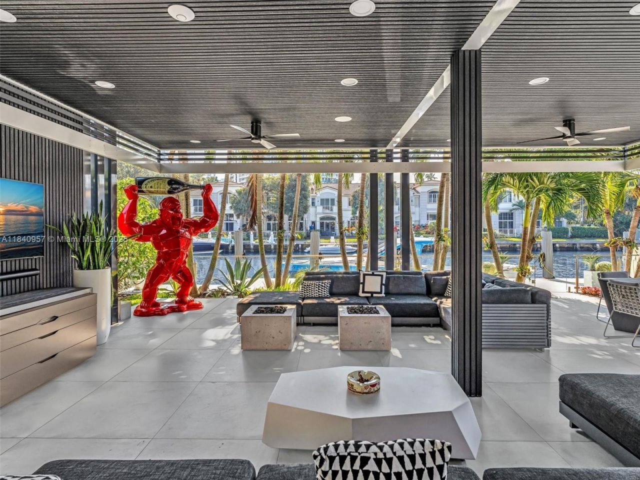 307 Holiday Dr, Hallandale Beach, FL 33009 Photo