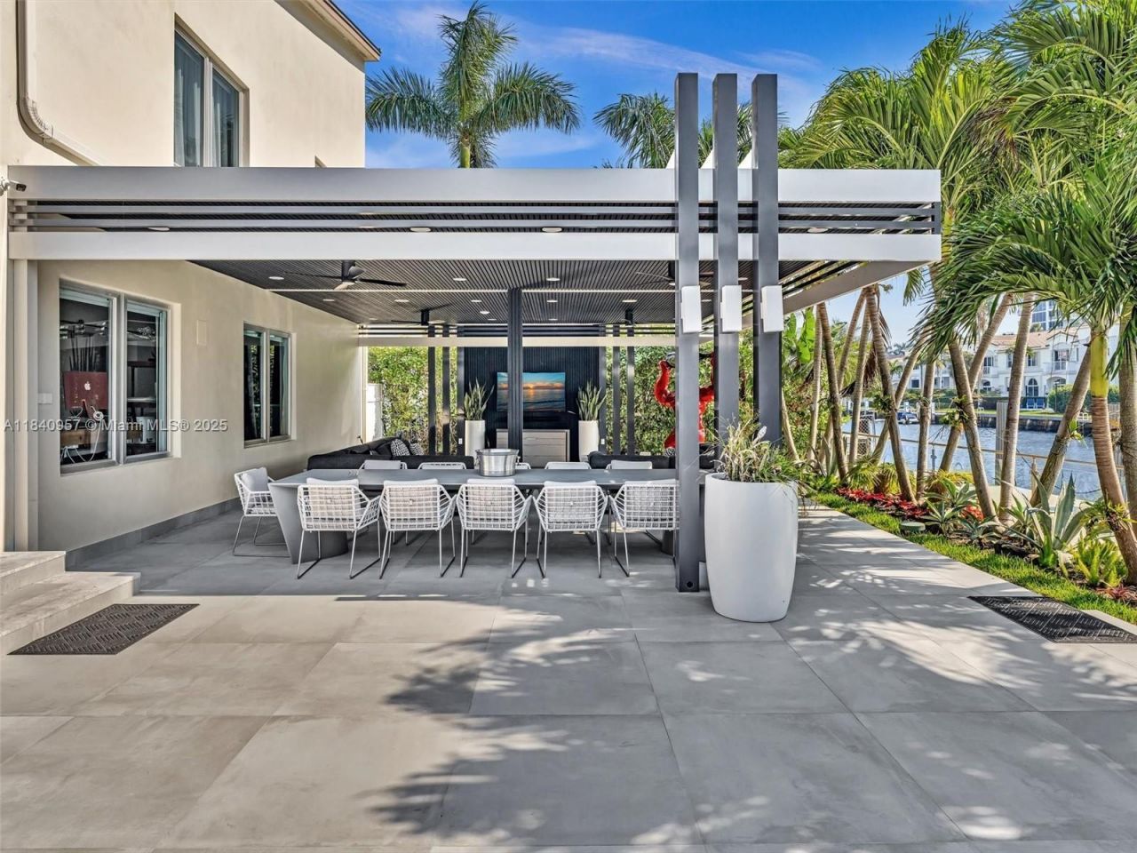 307 Holiday Dr, Hallandale Beach, FL 33009 Photo