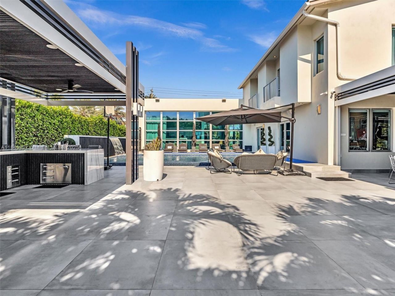 307 Holiday Dr, Hallandale Beach, FL 33009 Photo