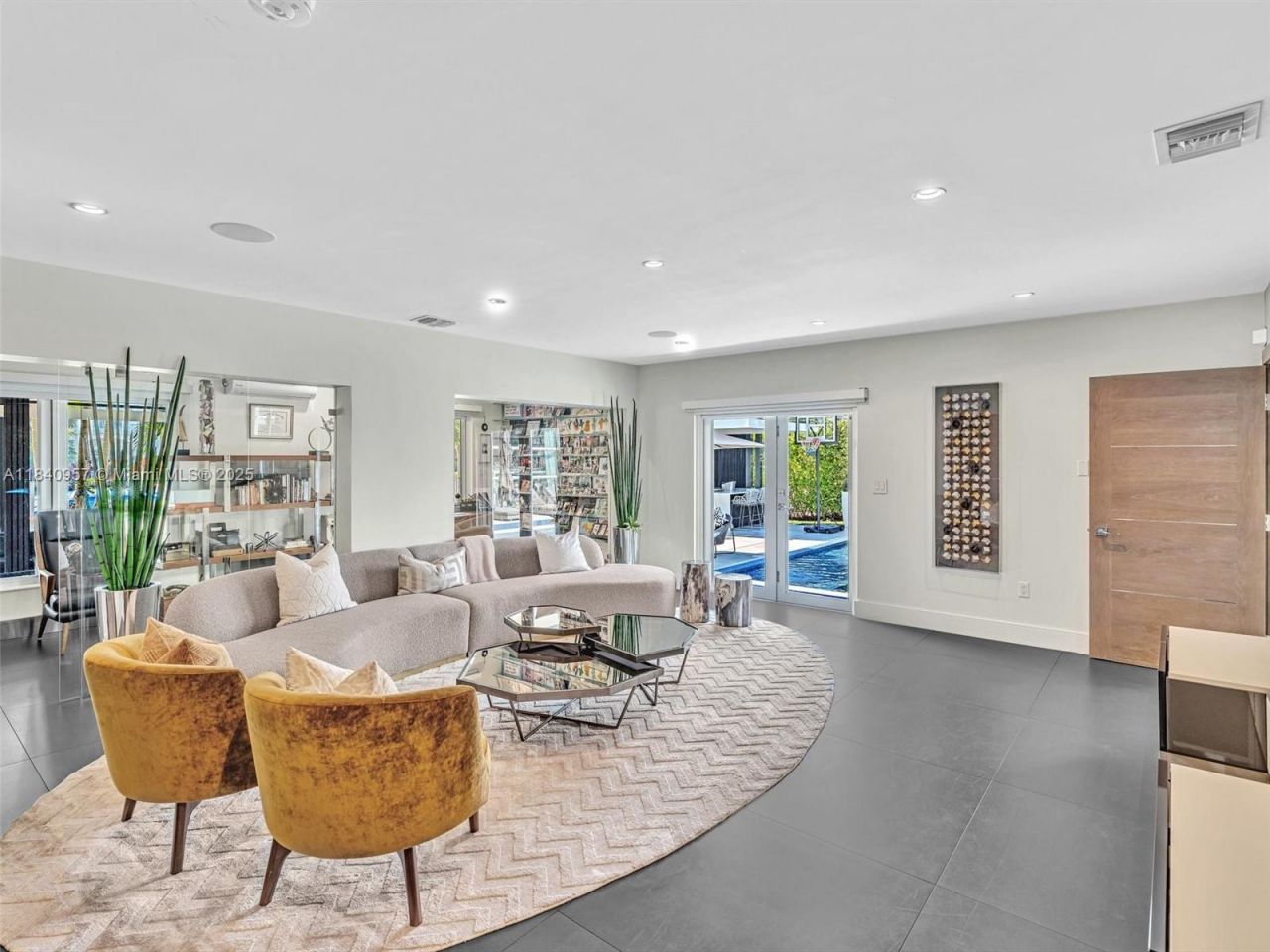 307 Holiday Dr, Hallandale Beach, FL 33009 Photo