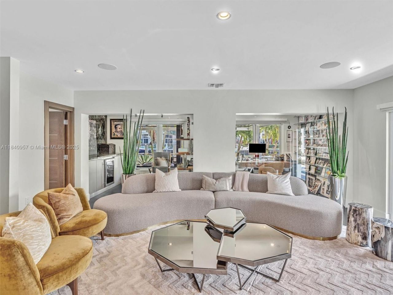 307 Holiday Dr, Hallandale Beach, FL 33009 Photo