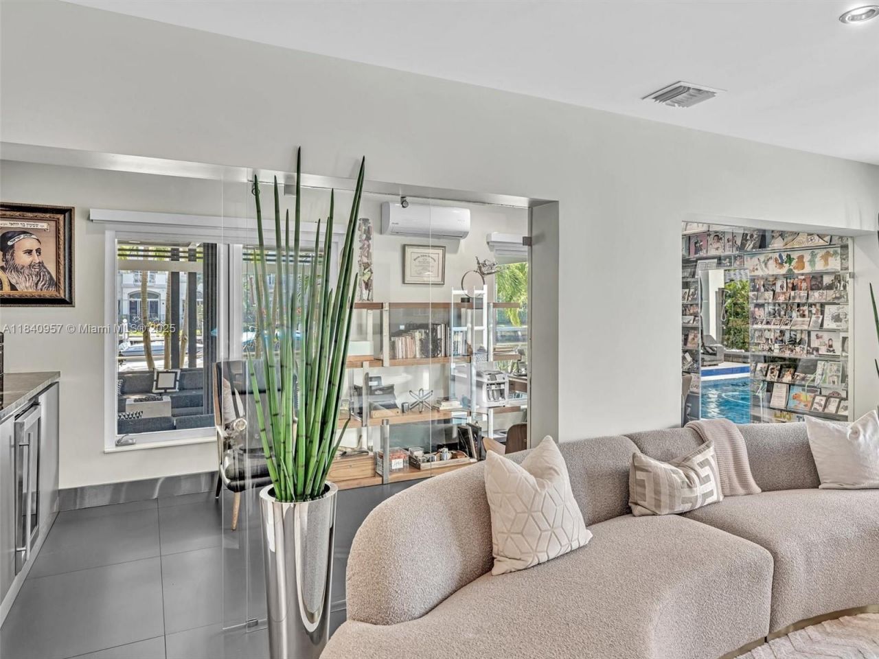 307 Holiday Dr, Hallandale Beach, FL 33009 Photo