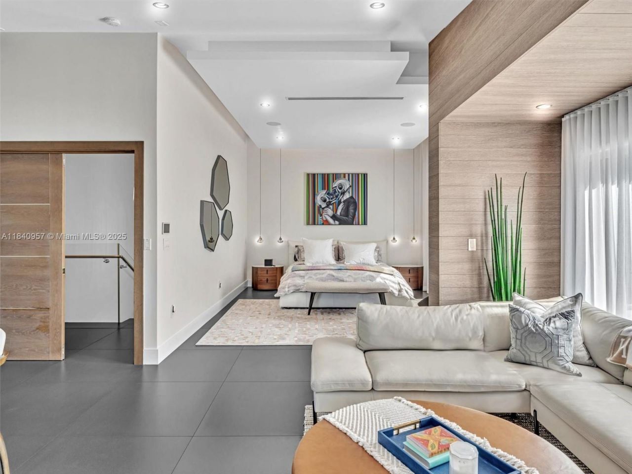 307 Holiday Dr, Hallandale Beach, FL 33009 Photo