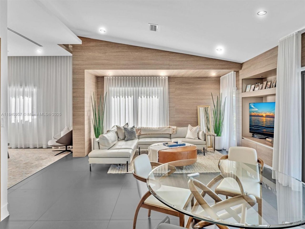 307 Holiday Dr, Hallandale Beach, FL 33009 Photo