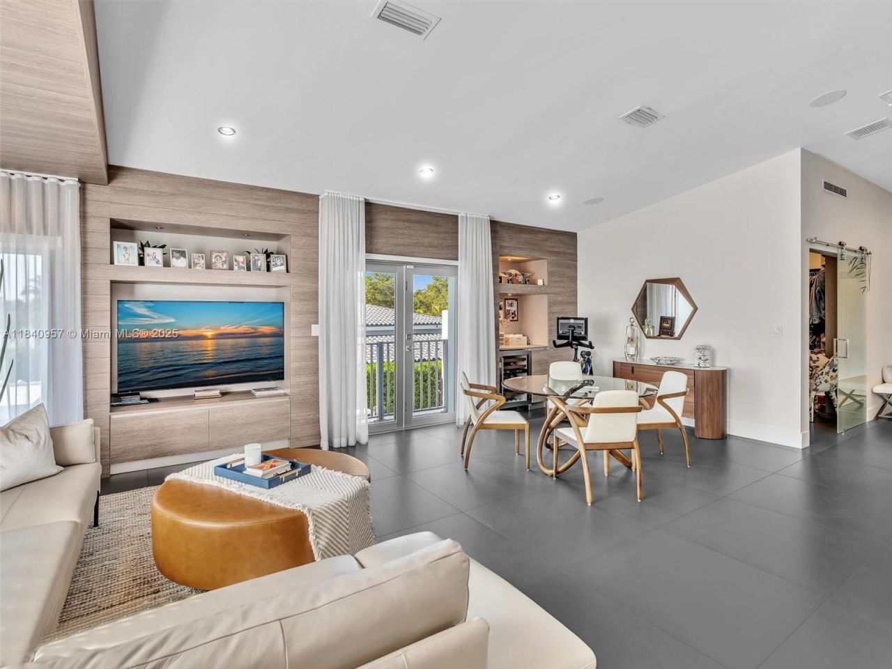 307 Holiday Dr, Hallandale Beach, FL 33009 Photo