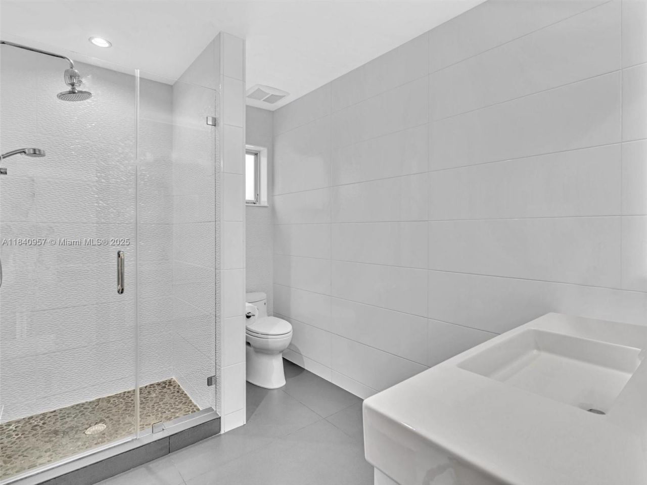 307 Holiday Dr, Hallandale Beach, FL 33009 Photo