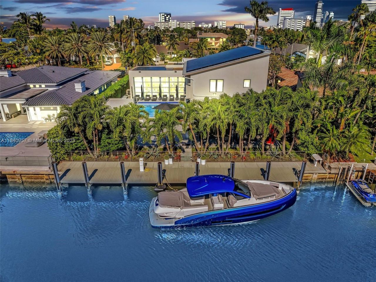 307 Holiday Dr, Hallandale Beach, FL 33009 Photo