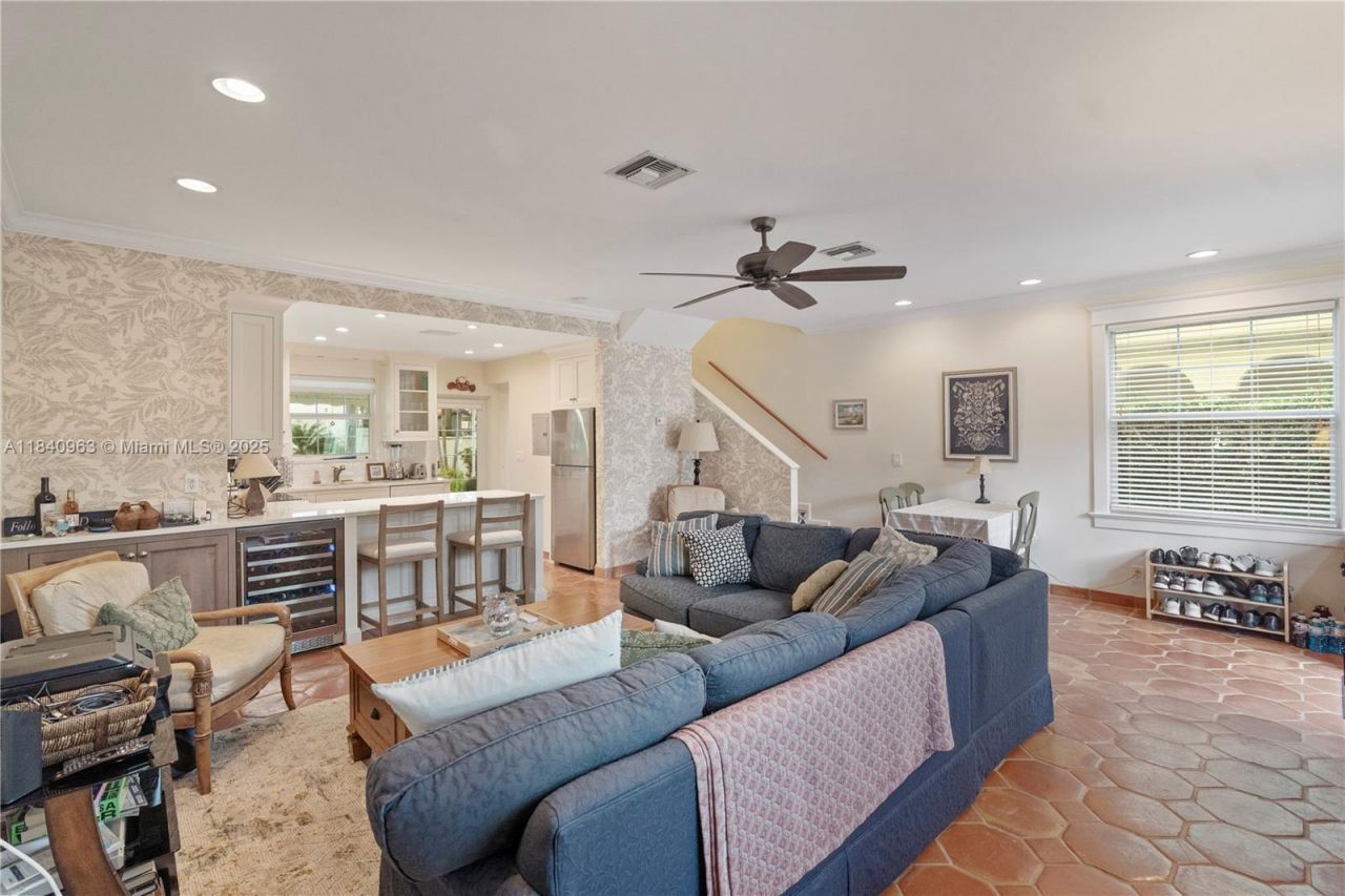 99 Seabreeze Ave, Unit 1, Delray Beach, FL 33483 Photo