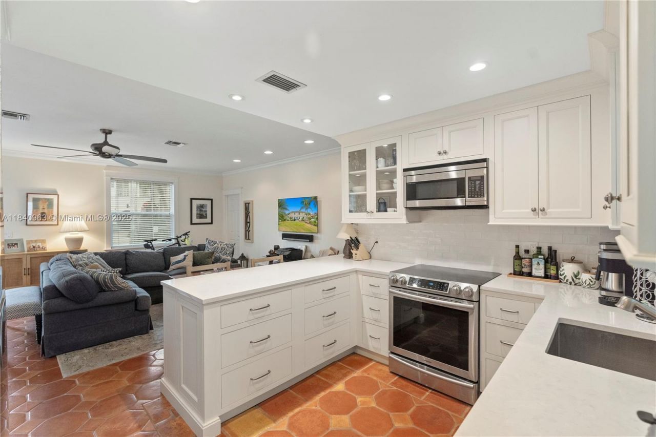 99 Seabreeze Ave, Unit 1, Delray Beach, FL 33483 Photo