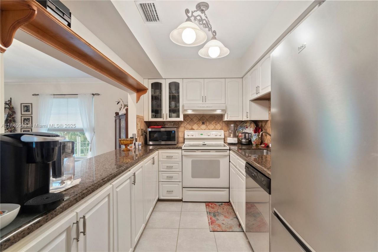 99 Seabreeze Ave, Unit 1, Delray Beach, FL 33483 Photo