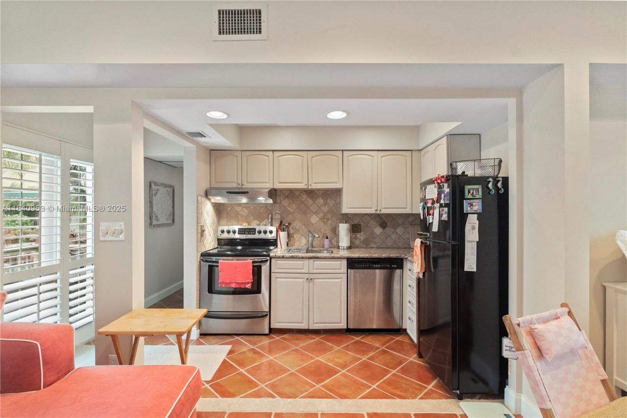 99 Seabreeze Ave, Unit 1, Delray Beach, FL 33483 Photo