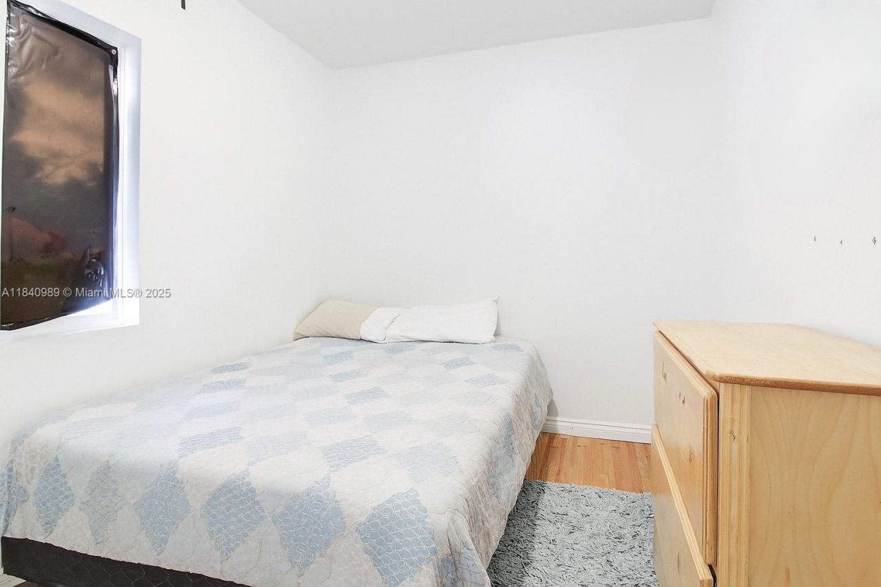 1745 NW 49th St, Miami, FL 33142 Photo