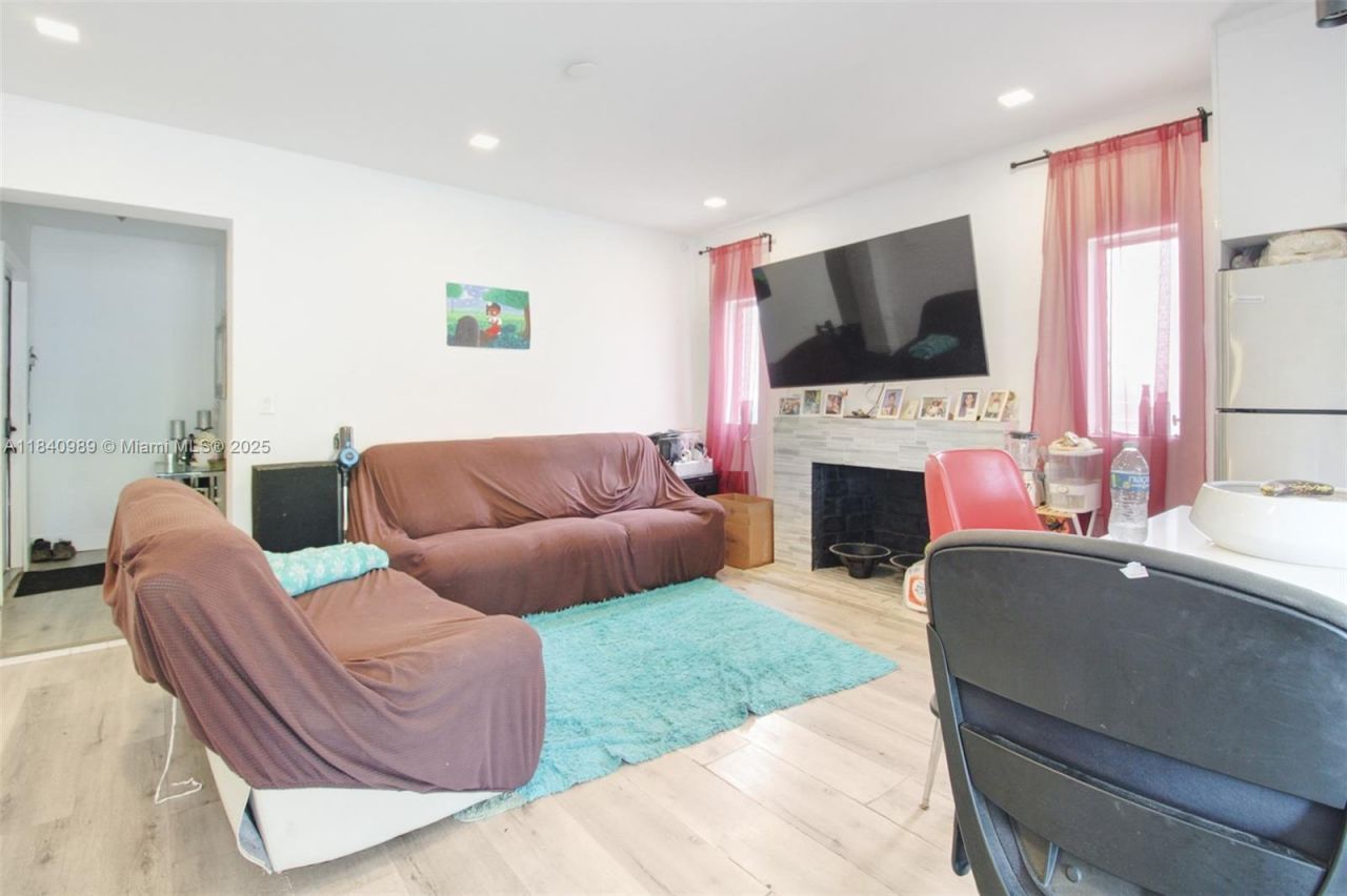 1745 NW 49th St, Miami, FL 33142 Photo