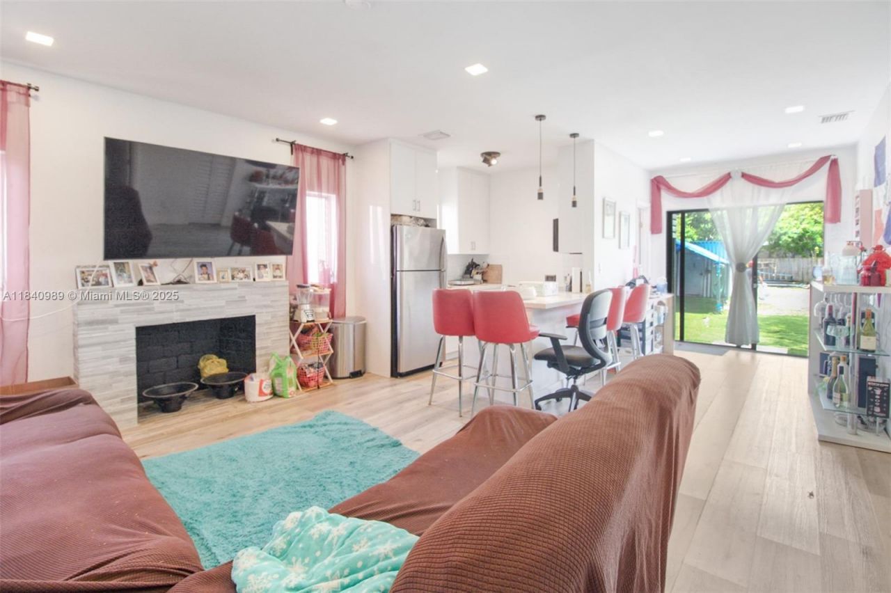 1745 NW 49th St, Miami, FL 33142 Photo