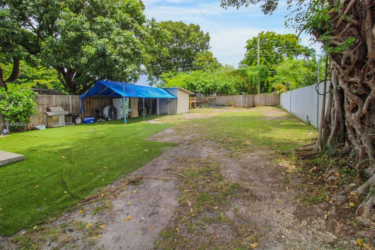 1745 NW 49th St, Miami, FL 33142 Photo