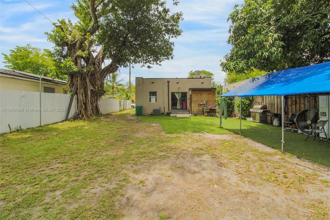 1745 NW 49th St, Miami, FL 33142 Photo