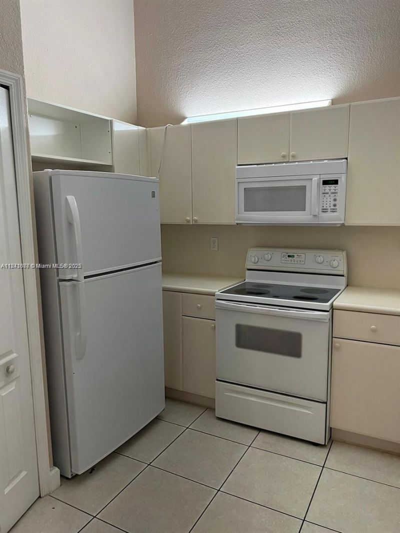 1666 SE 27th Ct, Unit 208, Homestead, FL 33035 Photo