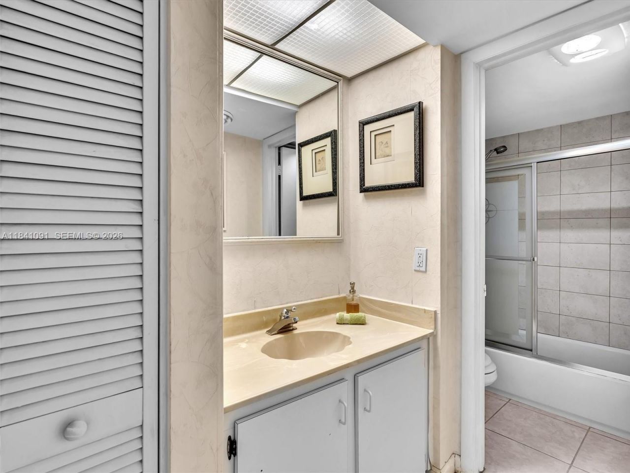 19200 NE 25th Ave, Unit 323C, Miami, FL 33180 Photo