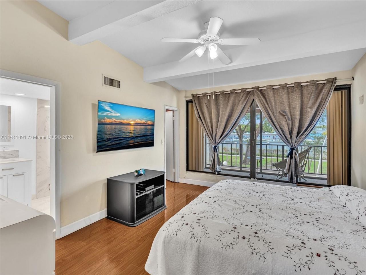 19200 NE 25th Ave, Unit 323C, Miami, FL 33180 Photo