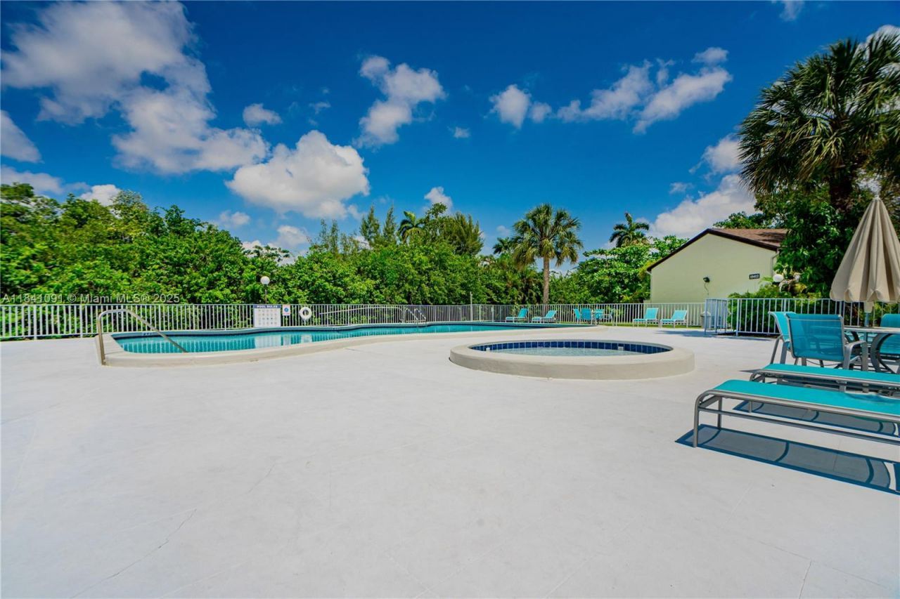 19200 NE 25th Ave, Unit 323C, Miami, FL 33180 Photo