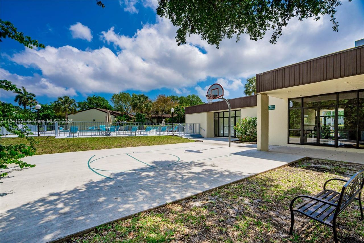 19200 NE 25th Ave, Unit 323C, Miami, FL 33180 Photo