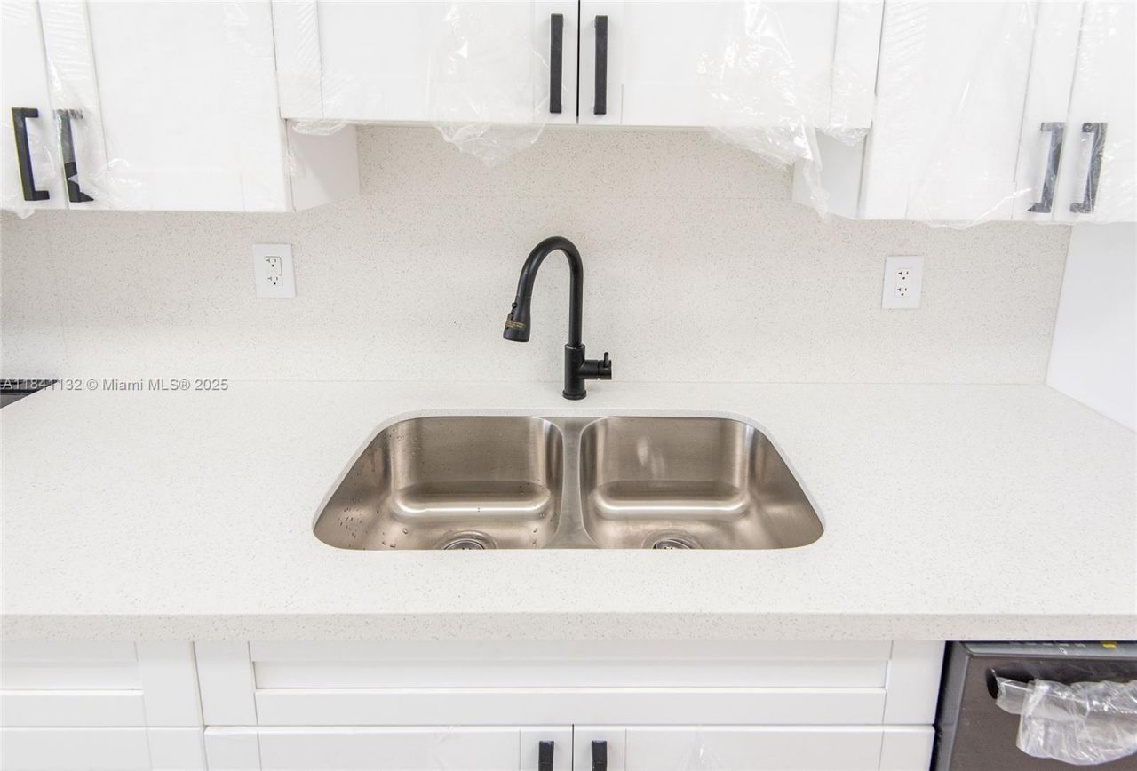 1750 NE 191st St, Unit 100-1, Miami, FL 33179 Photo