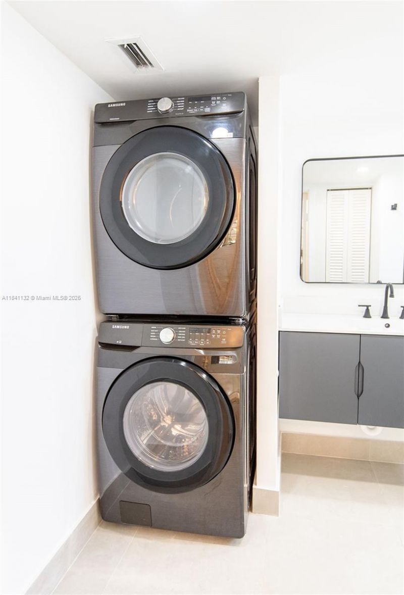 1750 NE 191st St, Unit 100-1, Miami, FL 33179 Photo