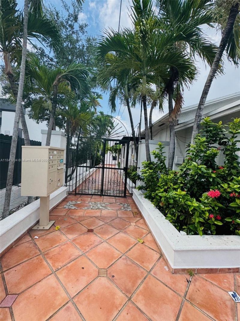 1238 SW 4th St, Miami, FL 33135 Photo