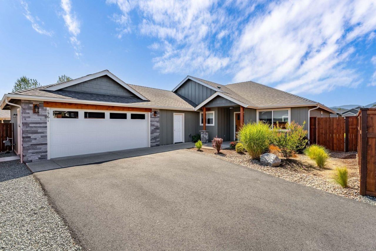 1561 Raydean Drive, Grants Pass, OR 97527 Main Photo