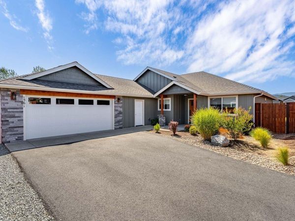1561 Raydean Drive, Grants Pass, OR 97527