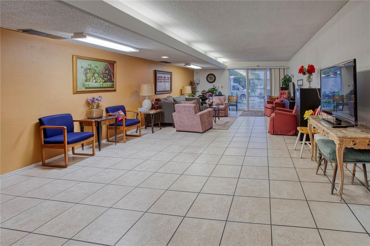 3100 Hartford Street N, Unit 203, Saint Petersburg, FL 33713 Photo