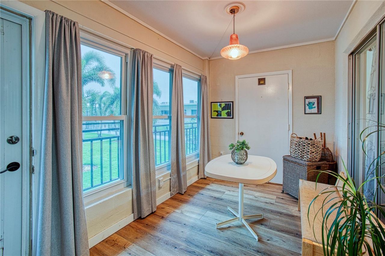 3100 Hartford Street N, Unit 203, Saint Petersburg, FL 33713 Photo