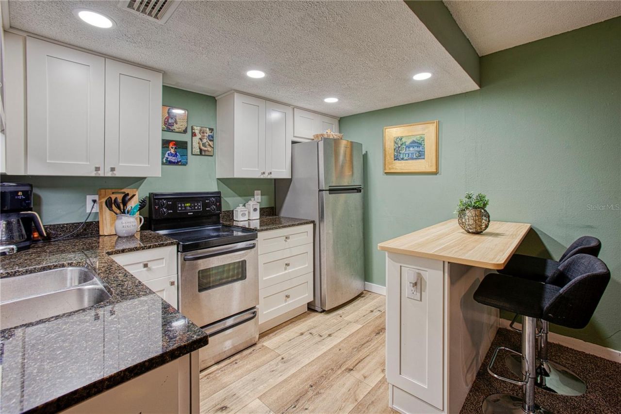 3100 Hartford Street N, Unit 203, Saint Petersburg, FL 33713 Photo