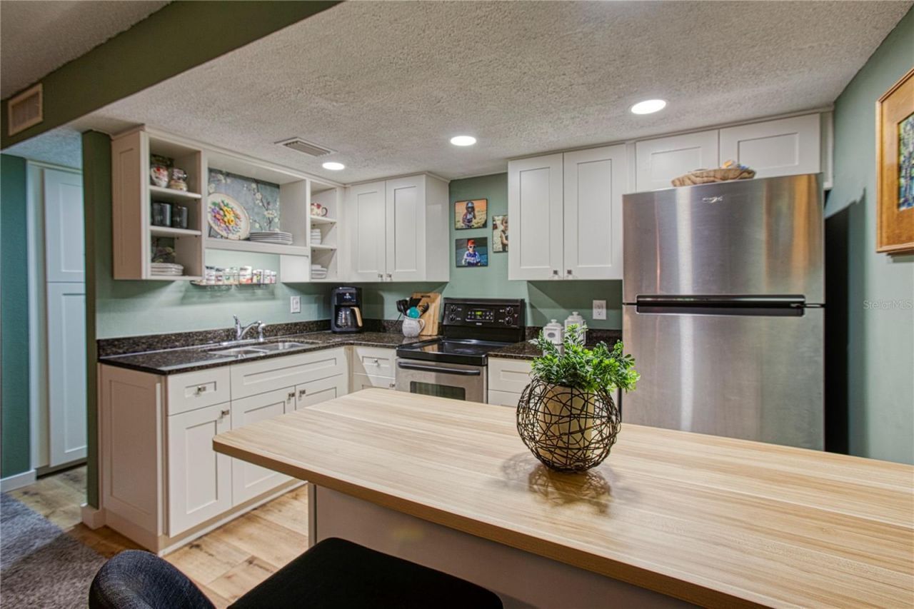 3100 Hartford Street N, Unit 203, Saint Petersburg, FL 33713 Photo