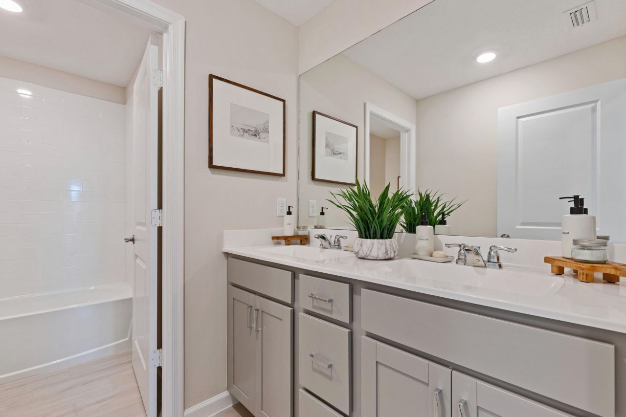 6221 NW Sweetwood Drive, Port Saint Lucie, FL 34987 Photo