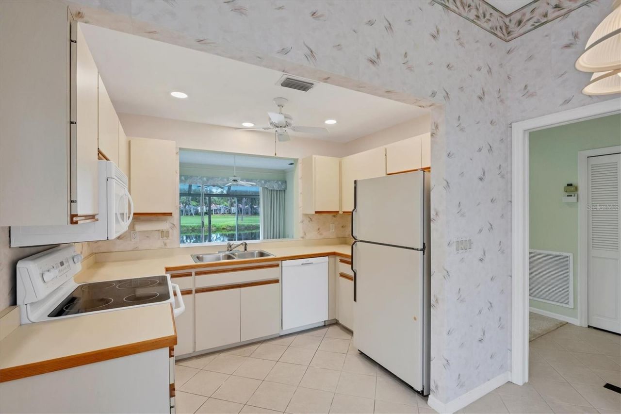 5662 Long Common Circle, Unit 8, Sarasota, FL 34235 Photo