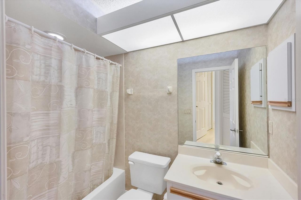 5662 Long Common Circle, Unit 8, Sarasota, FL 34235 Photo