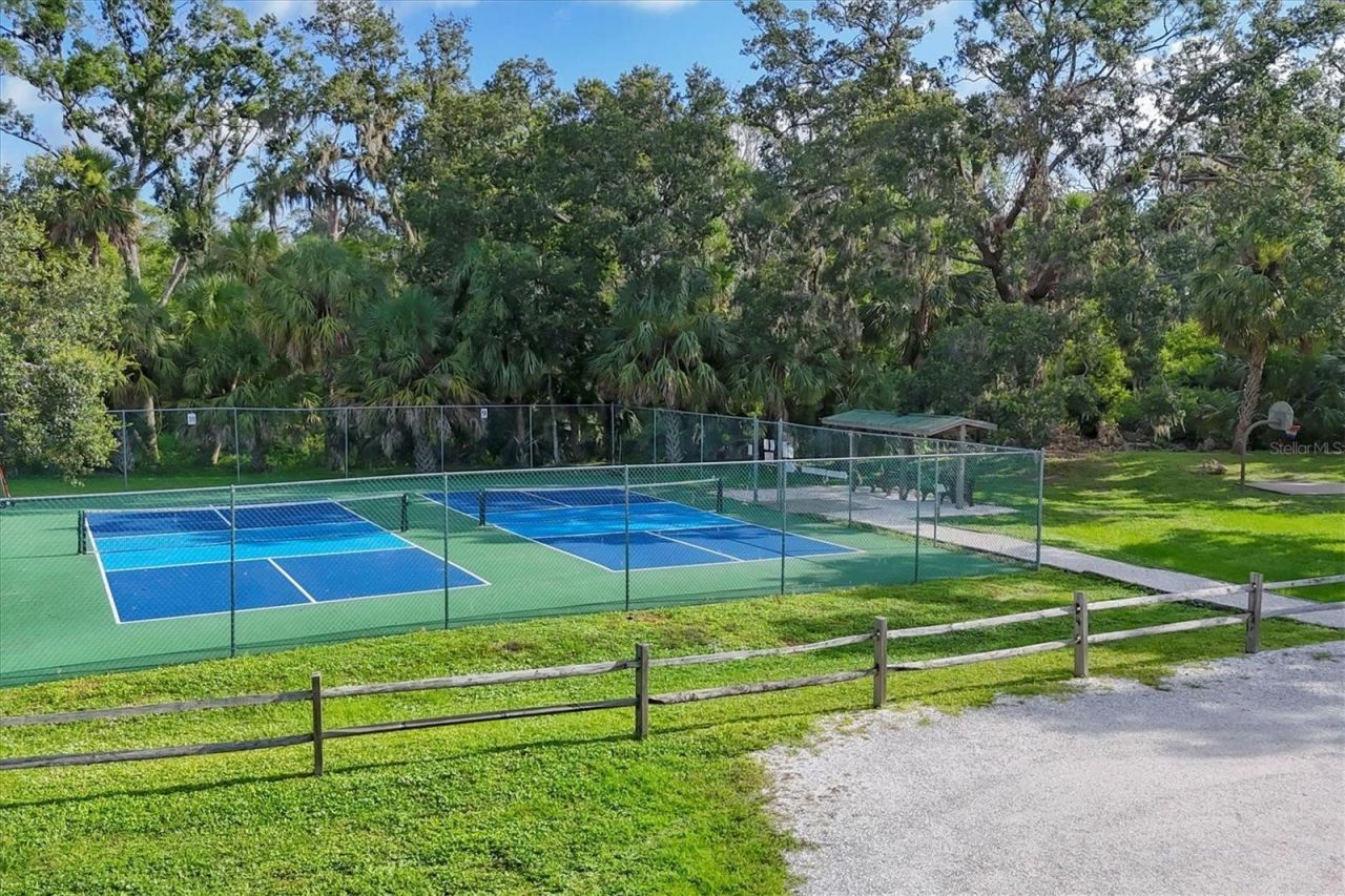 5662 Long Common Circle, Unit 8, Sarasota, FL 34235 Photo