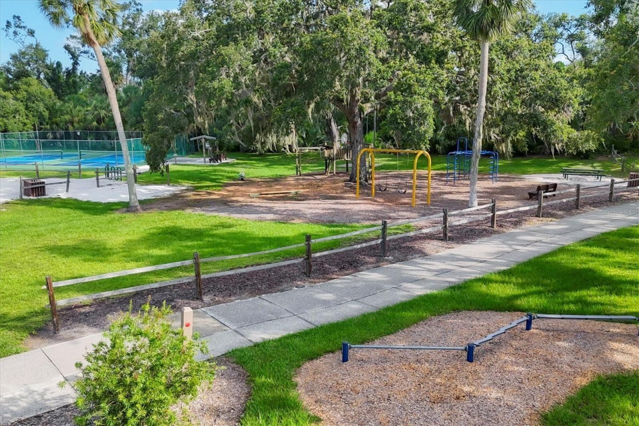 5662 Long Common Circle, Unit 8, Sarasota, FL 34235 Photo