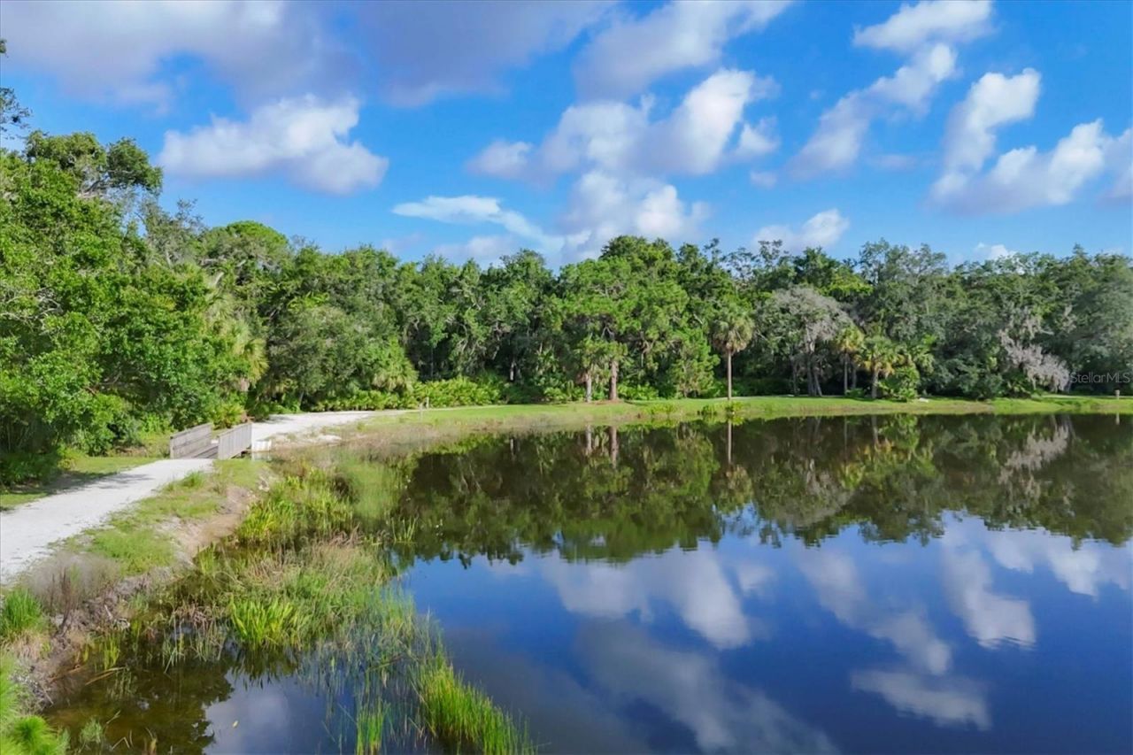 5662 Long Common Circle, Unit 8, Sarasota, FL 34235 Photo