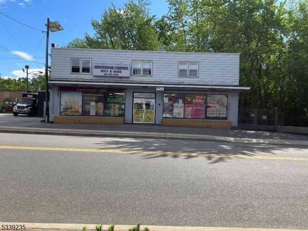 545 Mola Blvd, Elmwood Park, NJ 07407