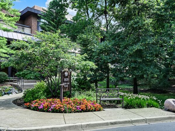 1409 Burr Oak Road, Unit 414A, Hinsdale, IL 60521